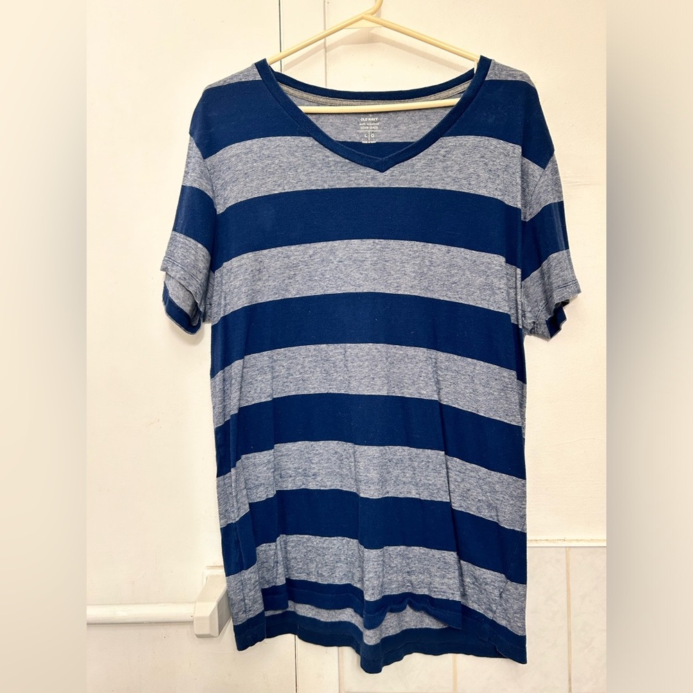 Old Navy v-neck ultra soft t-shirts. Bundle of 3